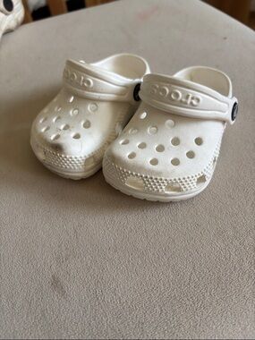 Kids White Crocs C2-3